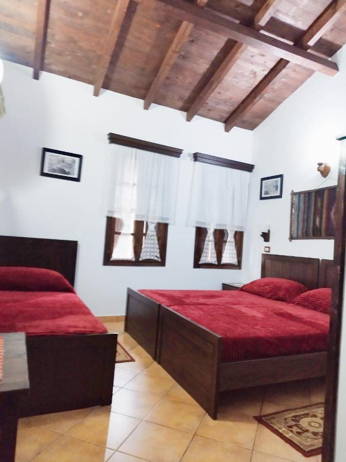 Guva Mangalem Hotel Restaurant Berat Exterior photo