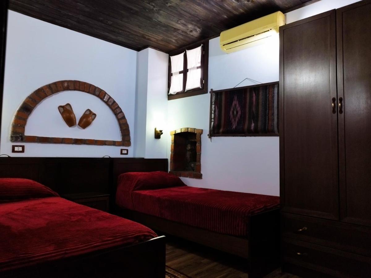 Guva Mangalem Hotel Restaurant Berat Exterior photo